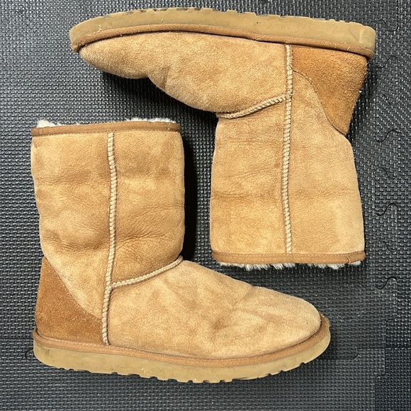 UGG Shoes - UGG Australia Classic Short Boots in Chestnut